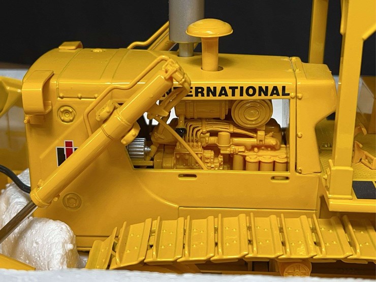 1/25-ih-td-25-crawler-nib-1st-gear-image-10