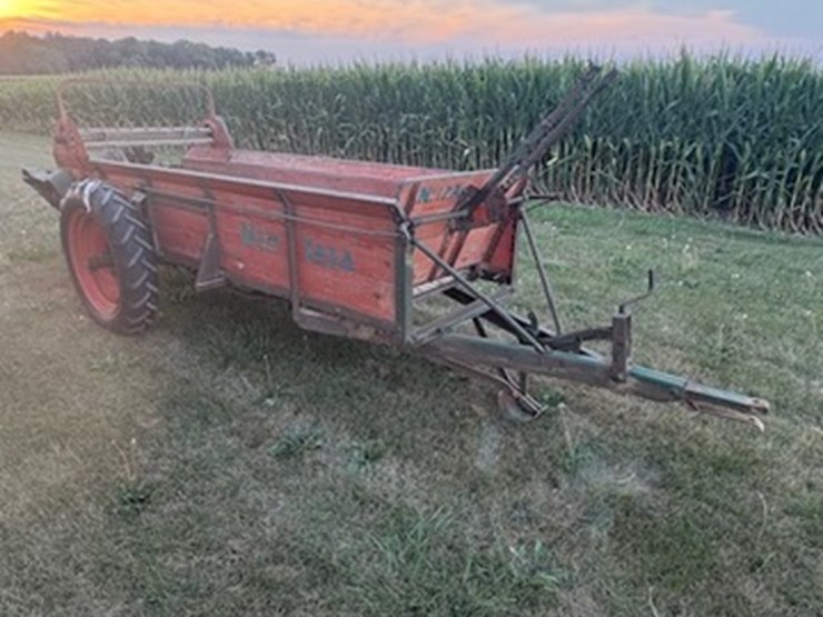 new-idea-12a-manure-spreader-image-8