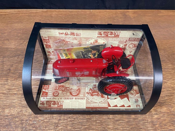 1/16-graham-bradley-tractor-dcp-image-2
