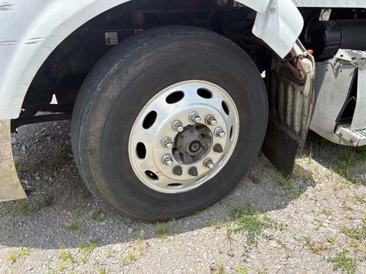 2010-peterbilt-386-image-7