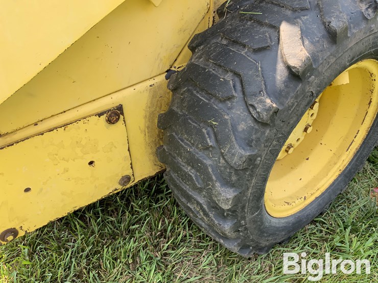 new-holland-l325-image-16