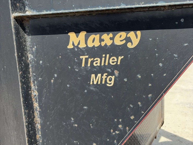 2008-maxey-gooseneck-tandem-axle-trailer-with-ramps,-14,000lb-axles,-7ft-wide,-22ft-long-+4ft-dovetail,-steel-floor,-front-job-box,-tandem-axle-image-17