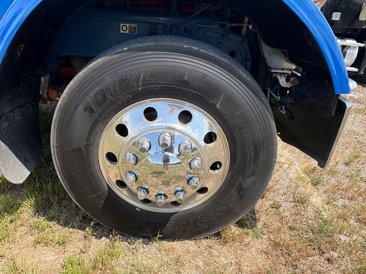 2013-peterbilt-367-image-9