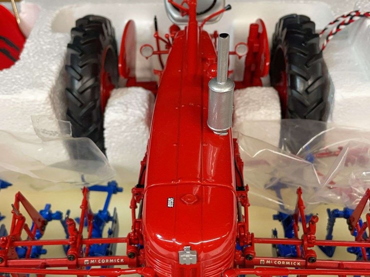 1/16-farmall-400-w/cultivator-50th-anniversary-nib-ertl-image-7