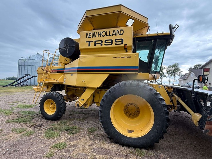 2000-new-holland-tr99-image-17