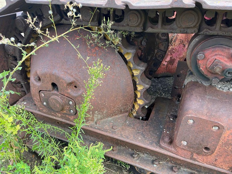 international-td14-crawler-image-17