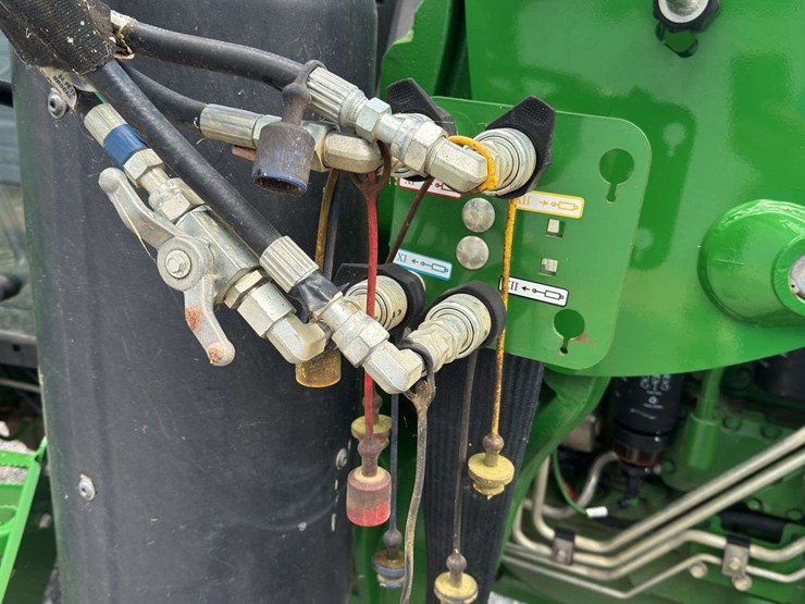 2020-john-deere-6120e-image-11