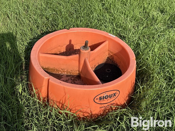 sioux-3-compartment-mineral-feeder-image-4
