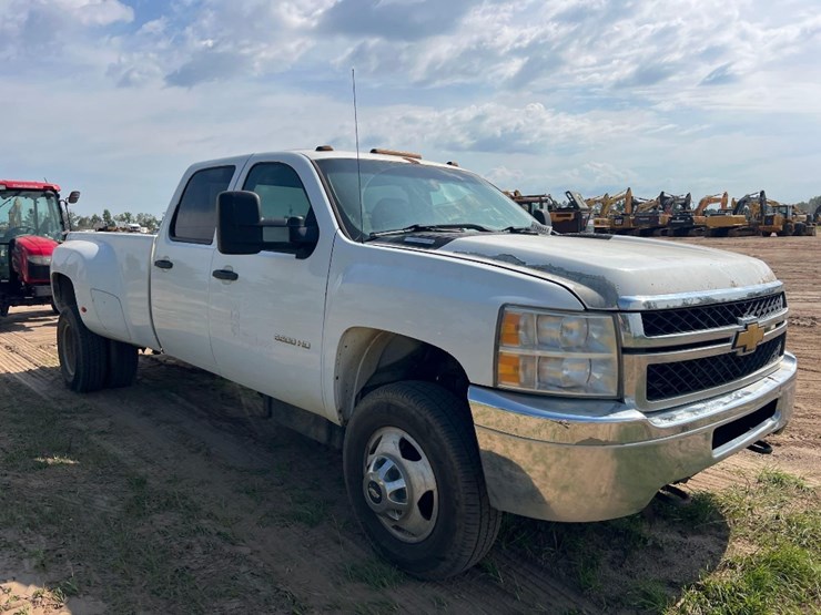 2012-chevrolet-3500hd-image-6