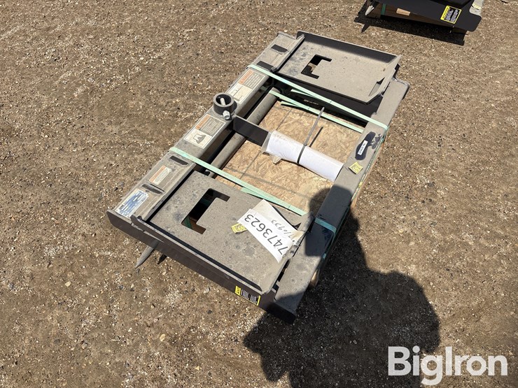 cnh-3-prong-skid-steer-bale-spear-image-3