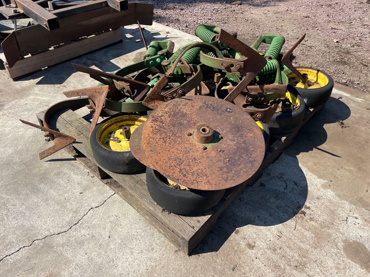 john-deere-row-crop-cultivator-parts-image-1
