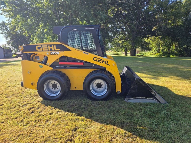2019-gehl-v270-image-10