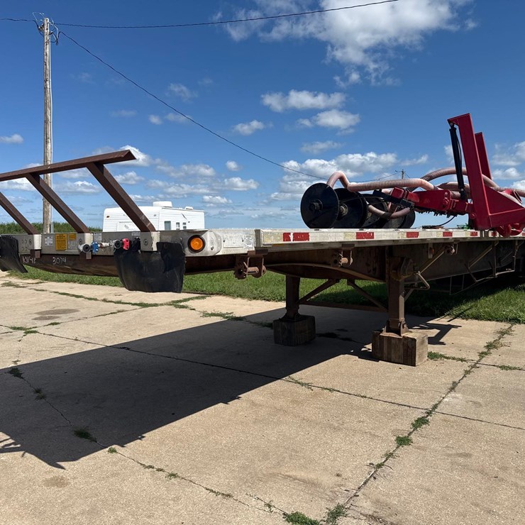 2000 Utility 97 1/2 inch x 48ft Spread Axle Flatbed Semi Trailer