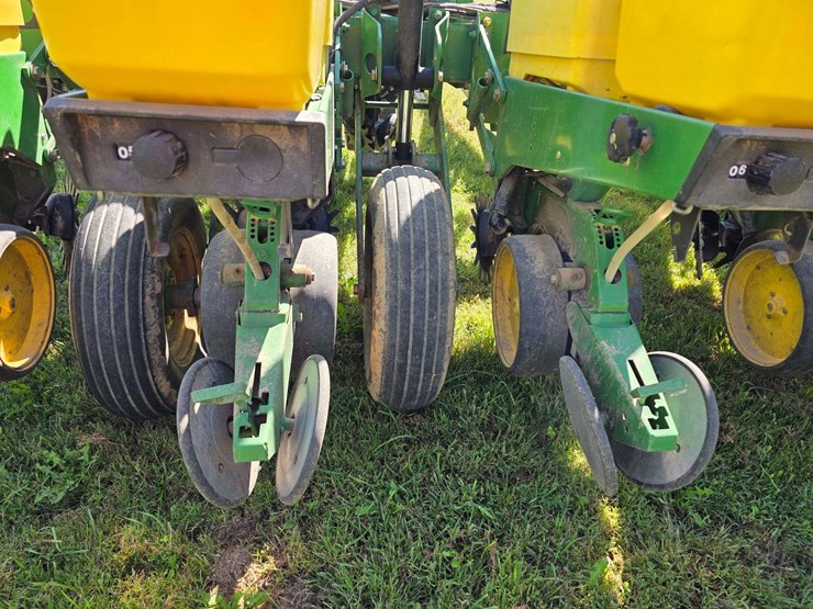 john-deere-7200-image-34