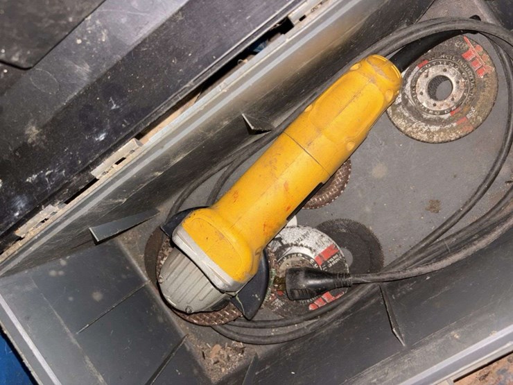 pallet-of:-hyd-bottle-jacks,-screw-jacks,-jig-saw,-solder-gun,-4”-angle-grinder,-air-nailer,-pry-bar-image-6