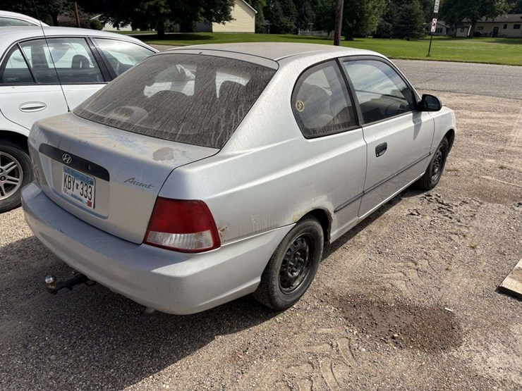 2000-hyundai-accent,-2-door,-175/70r13-tires,-5-speed-manual,-cloth,-receiver-hitch,-161058-miles,-t-image-5