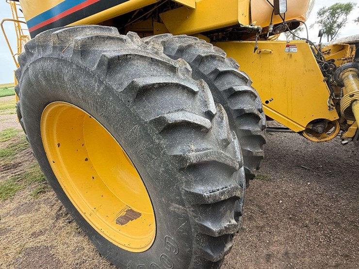 2000-new-holland-tr99-image-19