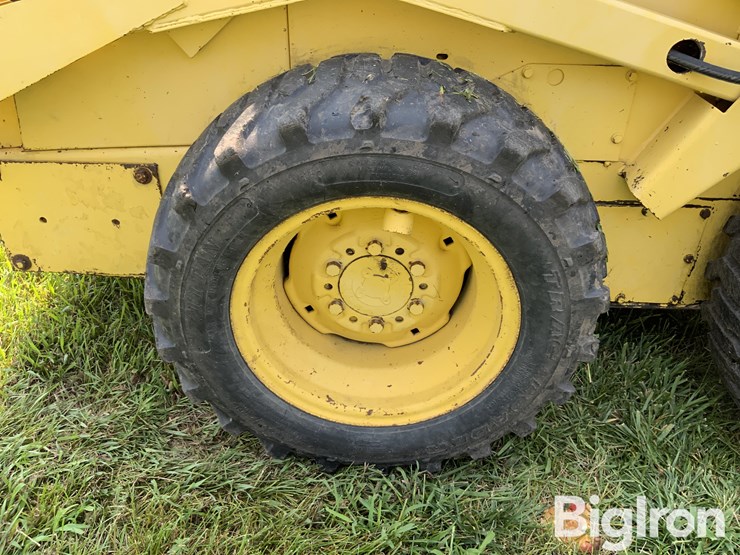 new-holland-l325-image-14
