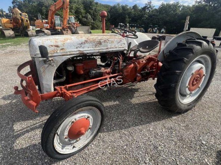 ford-tractor-image-1