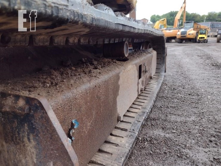 2022-deere-26g-image-37