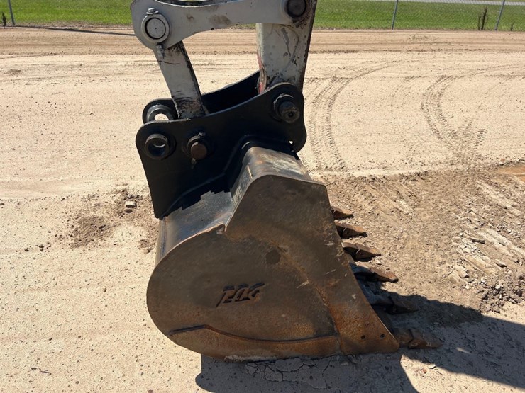 2016-takeuchi-tb290-image-9