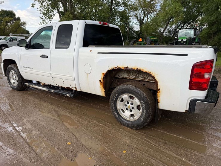 2011-chevrolet-1500-image-3