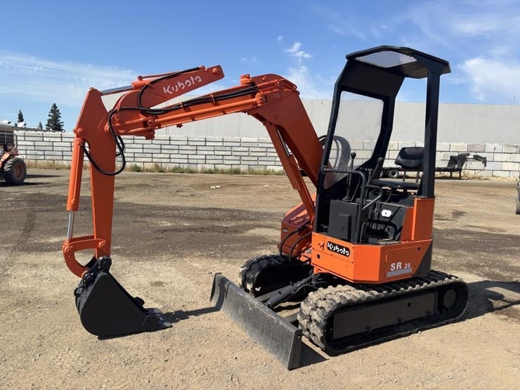 kubota-sr25-hydraulic-excavator-image-1