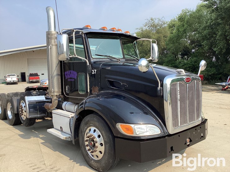 2010-peterbilt-384-image-17