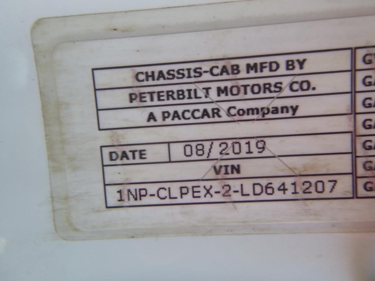 2020-peterbilt-567-image-33