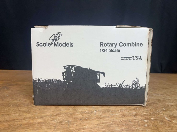 1/24-gleaner-r75-combine-2006-louisville-nib-sm-image-2