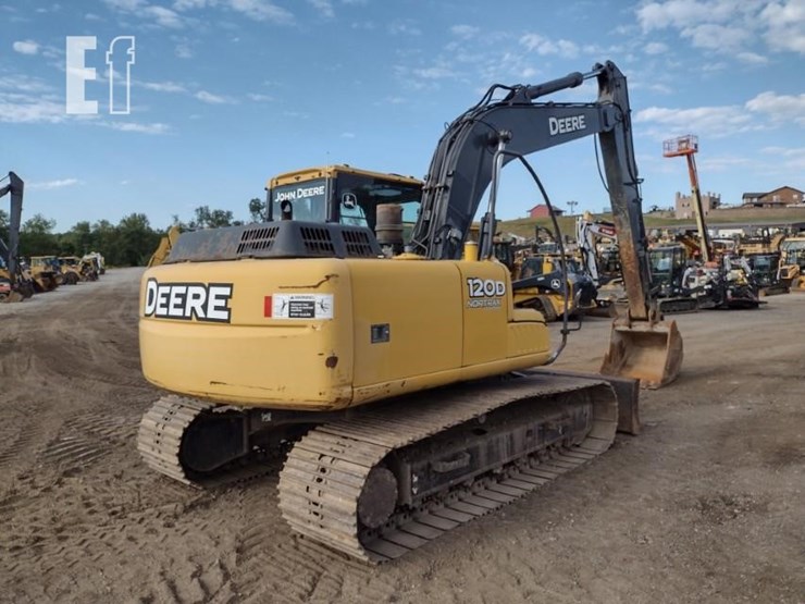 2010-deere-120d-image-50
