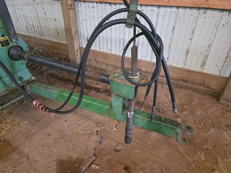 john-deere-336-image-4