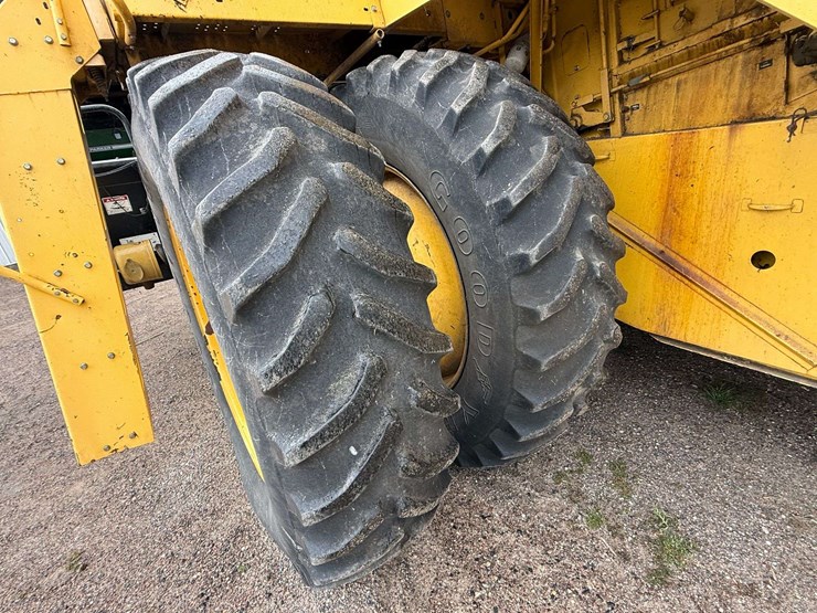 2000-new-holland-tr99-image-22
