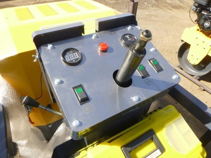 2025-sdlool-sl1000-tandem-vibratory-roller-image-16