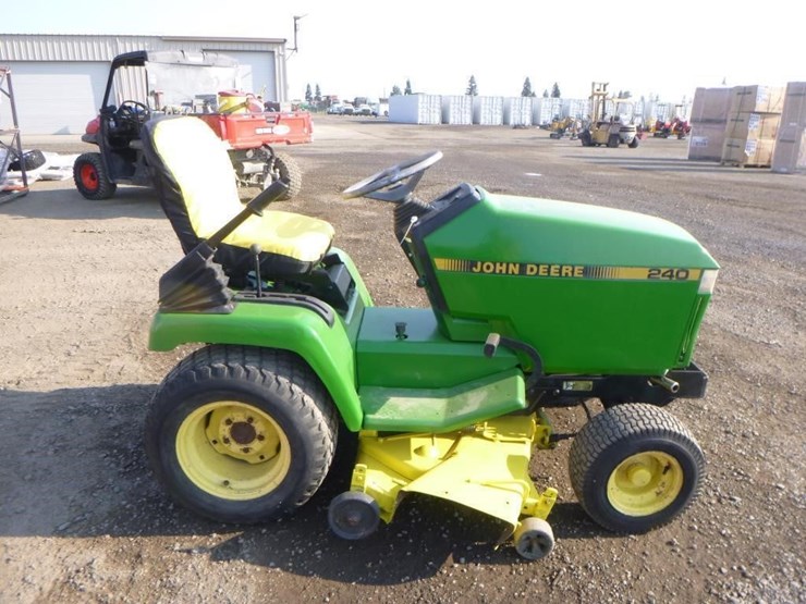 john-deere-240-image-7