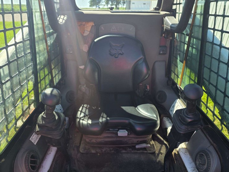 2010-bobcat-s185-image-39