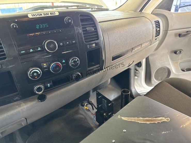 2012-chevrolet-silverado-1500-image-18