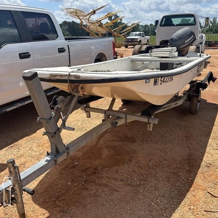 2002 HULL 25