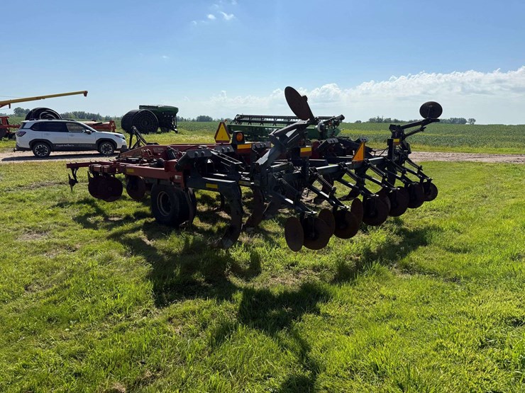 case-ih-730b-ecolo-tiger-disk-ripper,-rear-leveler,-30”-spacing,-2-bearings-are-out-but-2-good-used-image-5
