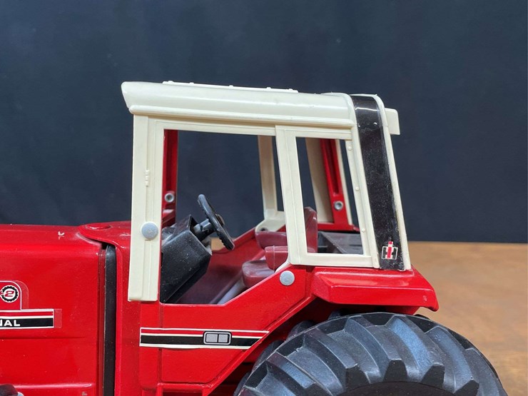 1/16-ih-3588-ertl-image-11