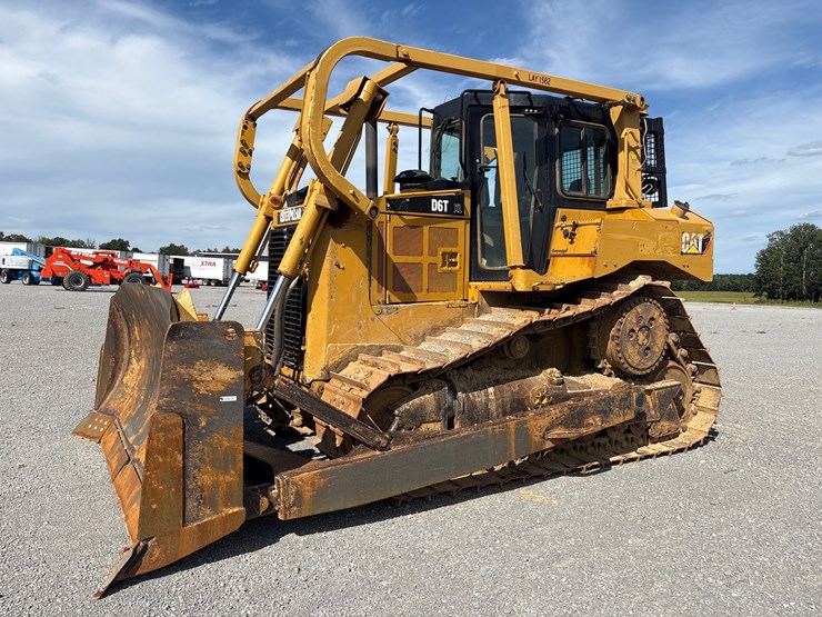 2010-caterpillar-d6t-xl-image-1