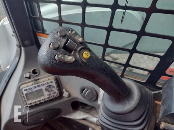 2022-bobcat-s740-image-9
