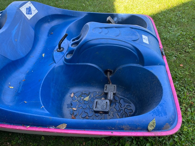 #3074-•-k.l.-industries-pedal-boat-image-3