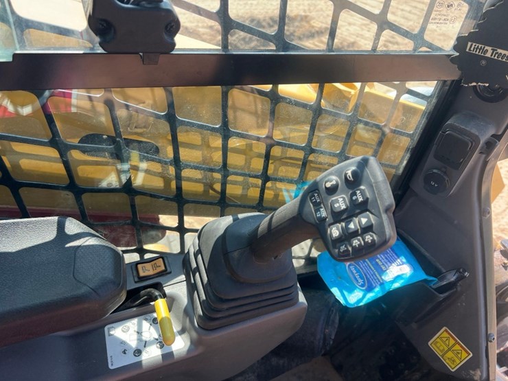 2024-caterpillar-255-skid-steer-image-28