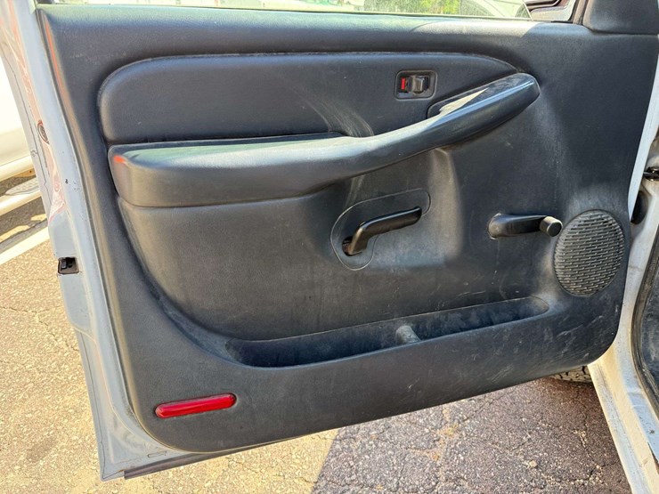 2001-chevrolet-1500-image-18