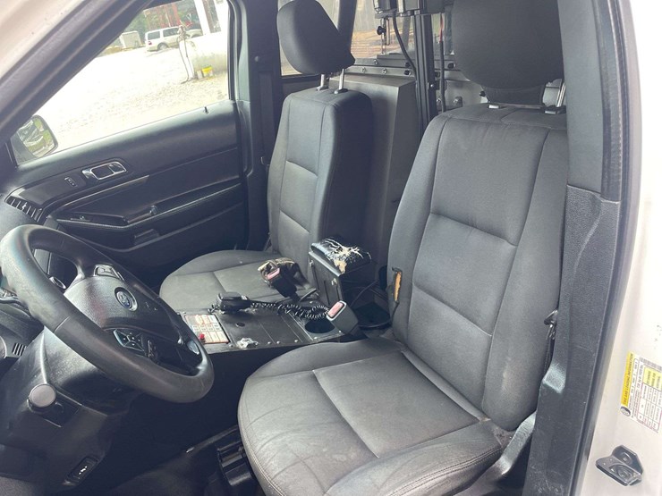 2018-ford-explorer-image-12
