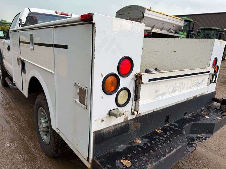 2006-chevrolet-2500-image-18