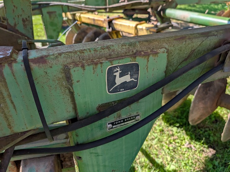john-deere-220-image-8