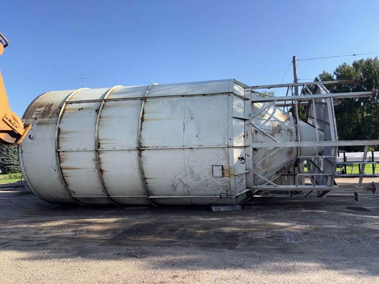 friesen-bulk-bin,-48’-tall,-15’-wide,-9-legs,-roof-hatch,-(2)-roof-vents,-(a),-*-new-buyer-responsib-image-2