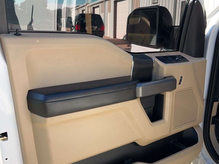 2017-ford-f150-image-24